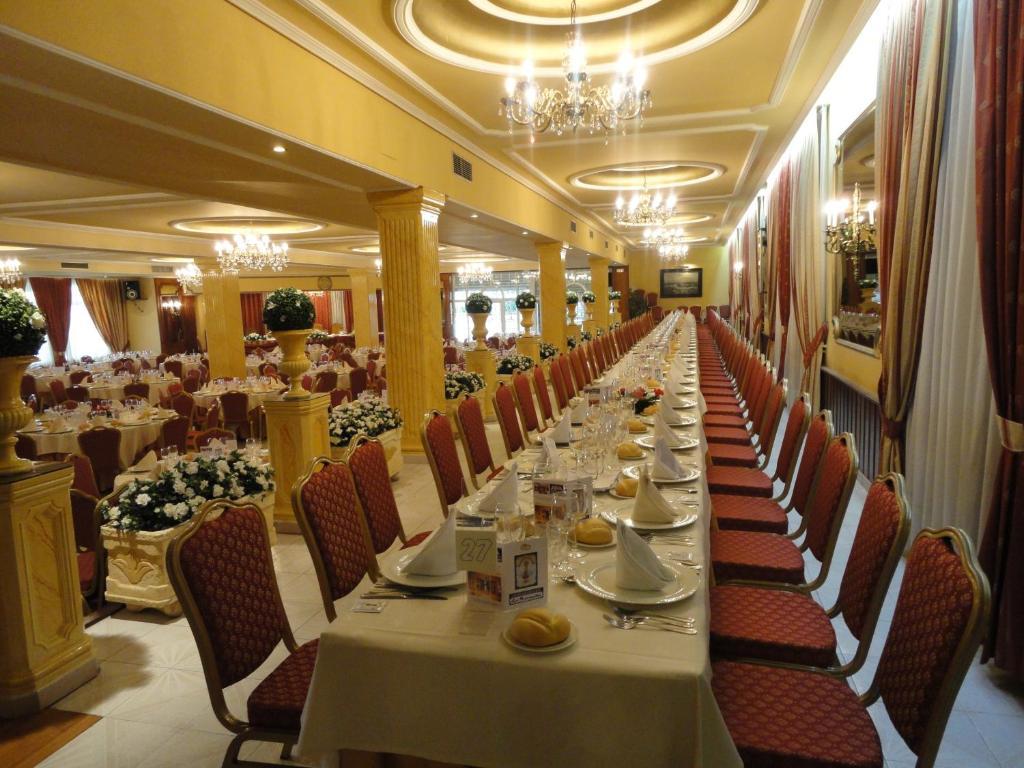 Hotel La Maruxina Ла-Аламеда-де-ла-Сагра Экстерьер фото
